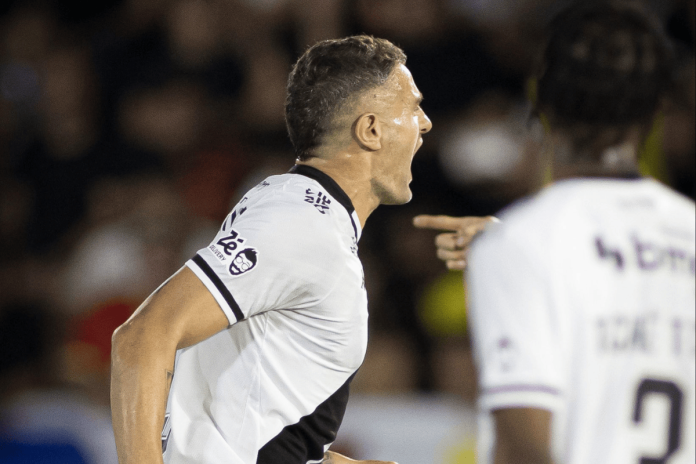 Brasileirão: com show de Vegetti, Vasco vence Bragantino fora de casa