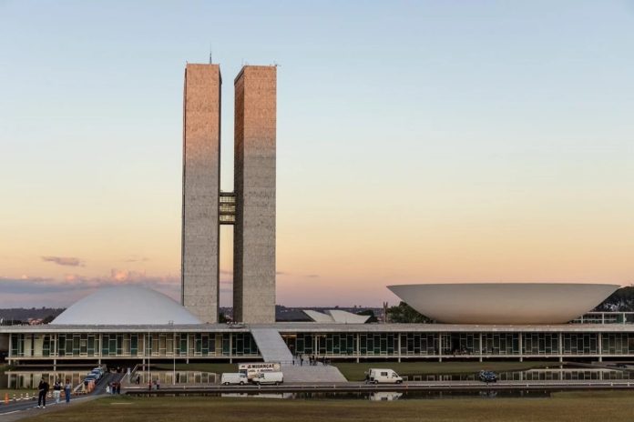 Princípio de incêndio atinge Câmara dos Deputados neste sábado (25/10)