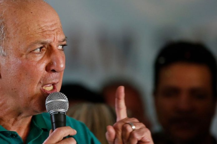 Vídeo: Arruda é hostilizado em convenção de igreja no DF