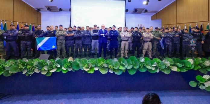caiado-recebe-forcas-policiais-de-21-estados-e-afirma-que-“estado-do-crime-nao-pode-existir”