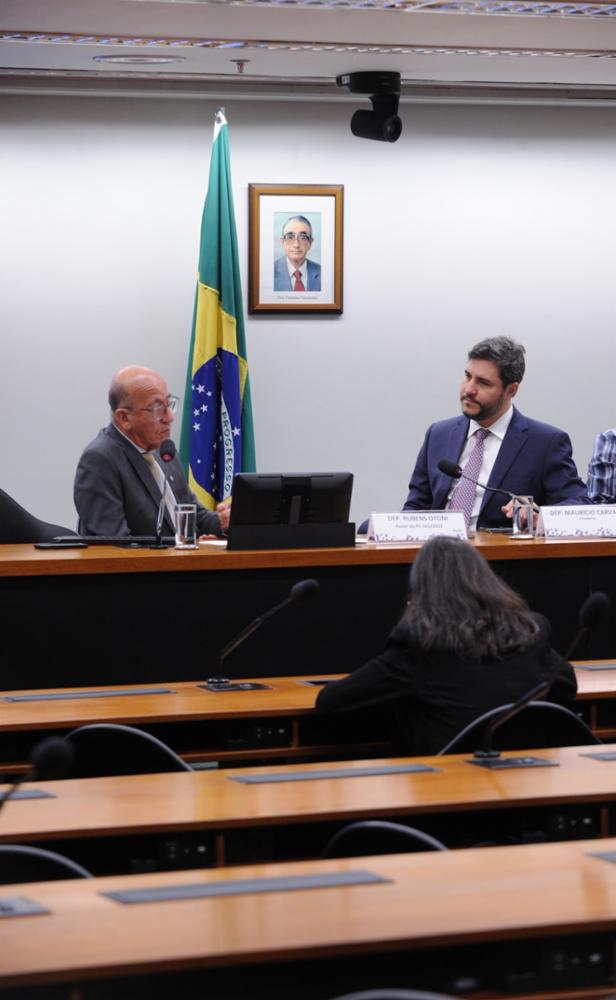 mauricio-carvalho-defende-isencao-do-imposto-de-renda-para-professores-em-audiencia-publica-na-camara