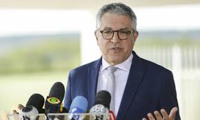 ministro-da-saude-recebe-primeiro-lote-de-insulina-glargina-produzida-com-tecnologia-nacional