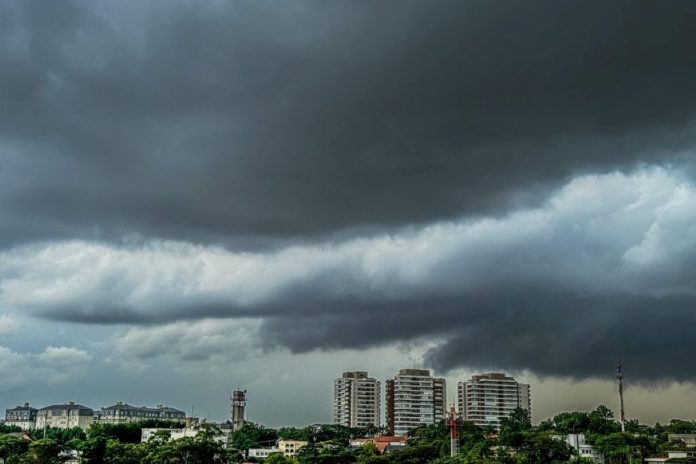 tempestades:-inmet-mantem-alertas-ativos-em-varios-estados.-veja-onde